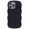  iPhone 15 Pro Max Mobilskal Wavy Textur Svart