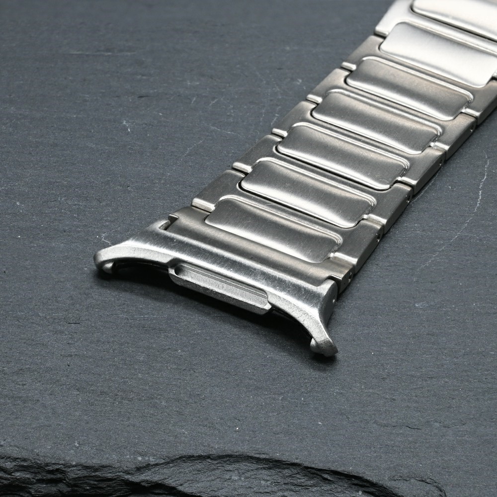  Galaxy Watch Ultra (2025) / 47 mm Armband Steel Titanium Svart